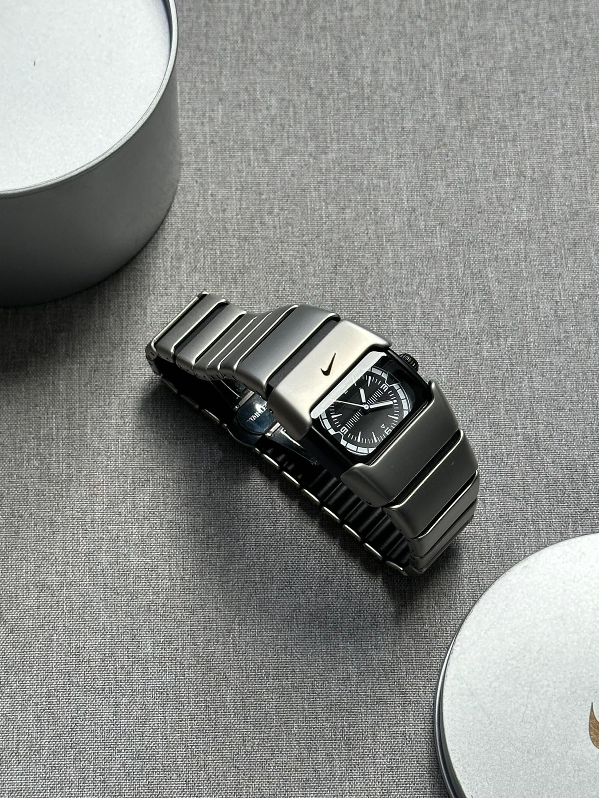 Nike D-Line Satin Silver Analogue Watch with White Dial | Rare Collectible | Unisex Retro Sports Timepiece